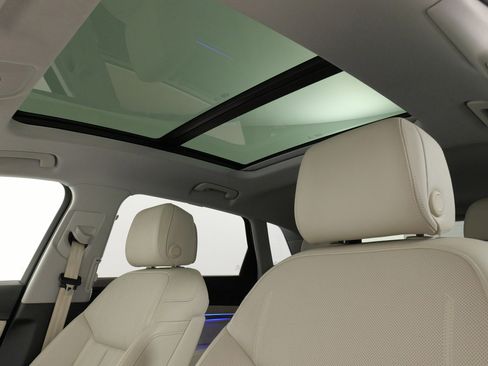 Used 2019 Audi e-tron Prestige w/ Prestige Package image 33