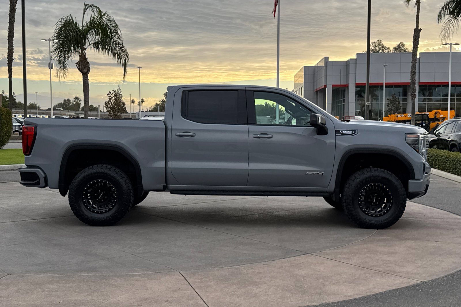 Used 2024 GMC Sierra 1500 AT4 w/ AT4 Premium Package AWD/4WD image 3