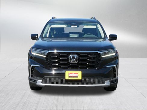 New 2025 Honda Pilot Touring image 2