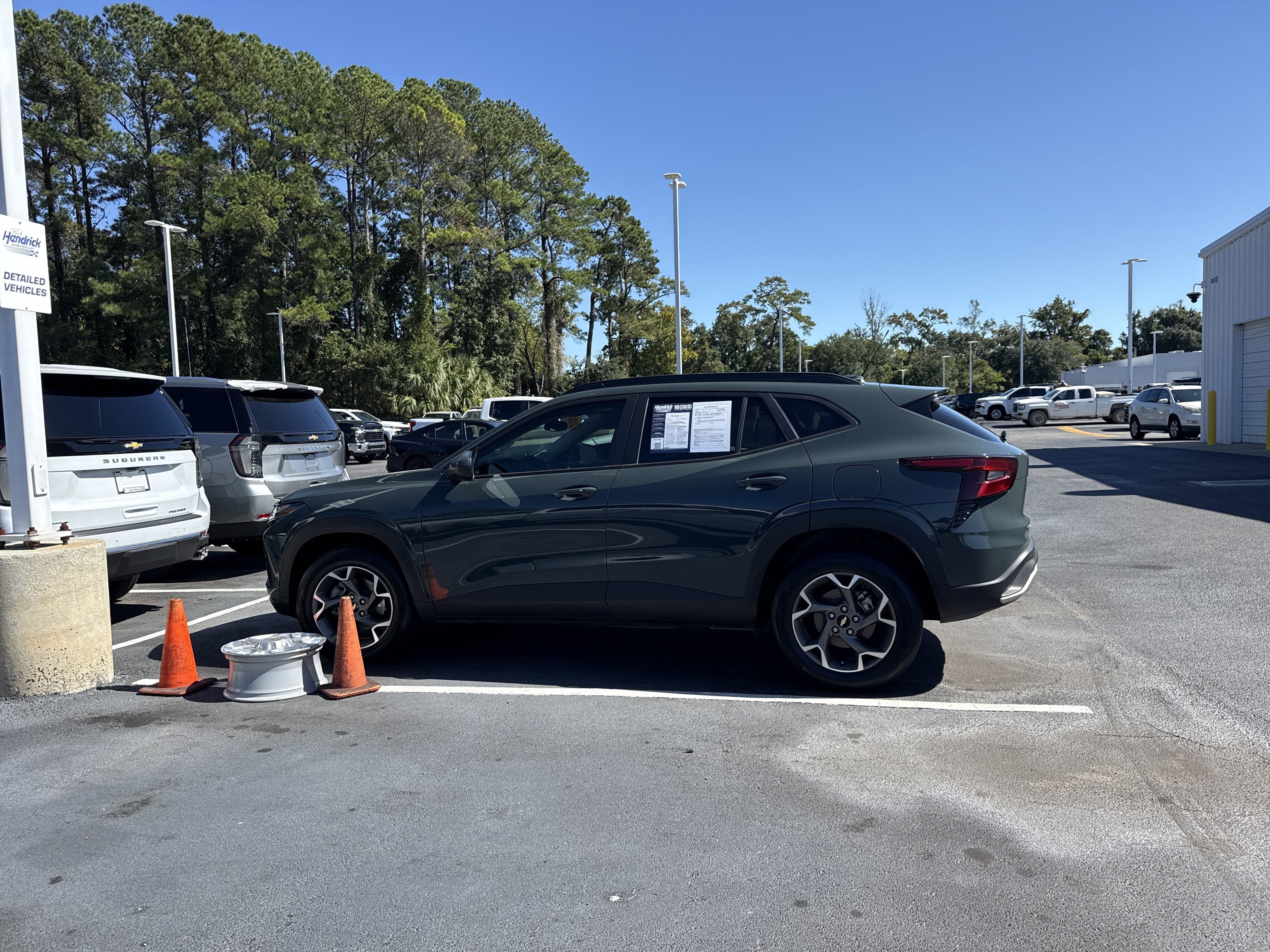 Used 2025 Chevrolet Trax LT w/ Sunroof Package FWD image 7