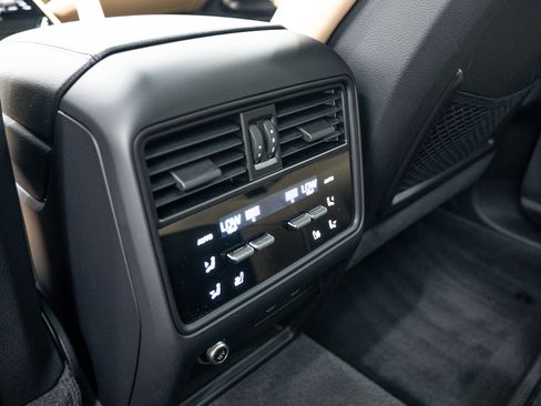 Certified 2026 Porsche Cayenne AWD/4WD image 19