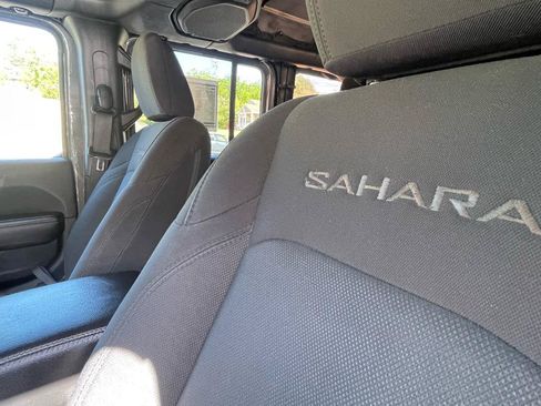 Used 2018 Jeep Wrangler Unlimited Sahara AWD/4WD image 18