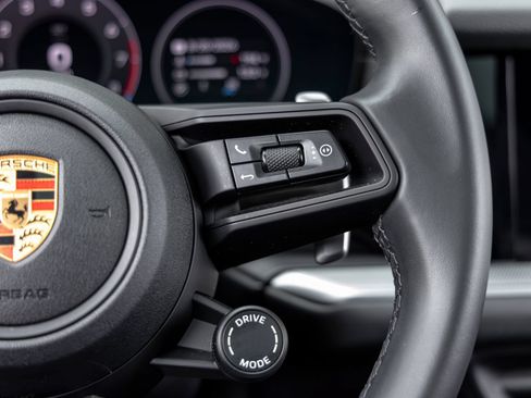 Certified 2024 Porsche Cayenne AWD/4WD image 31