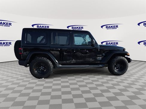 Used 2019 Jeep Wrangler Unlimited Sahara w/ Uconnect 4C Nav & Sound Group image 4