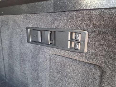 Used 2023 BMW iX xDrive50 w/ Premium Package AWD/4WD image 8