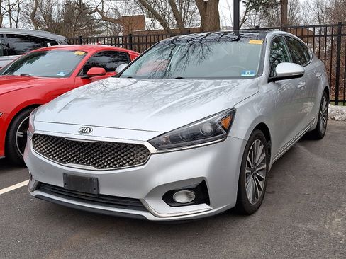 Used 2018 Kia Cadenza Premium w/ Luxury Package image 5