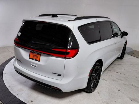 New 2026 Chrysler Pacifica Limited w/ S Appearance Package image 7