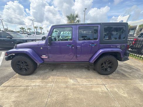 Used 2016 Jeep Wrangler Unlimited Sahara AWD/4WD image 3