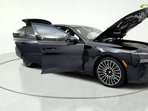 Used 2025 BMW i7 xDrive60 w/ Executive Package RWD image 11