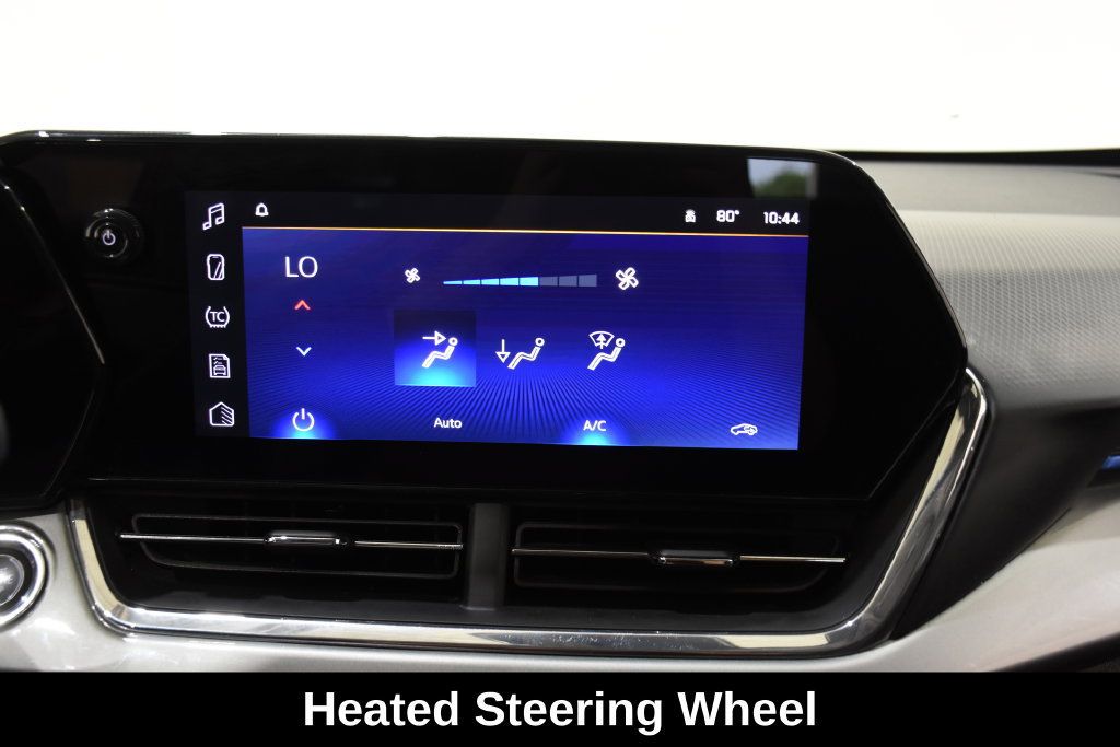 Used 2025 Chevrolet Trax LT w/ LT Convenience Package FWD image 21