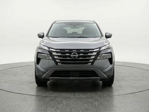 Used 2025 Nissan Rogue SV image 2