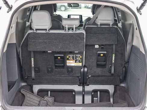 Certified 2023 Toyota Sienna XLE image 26