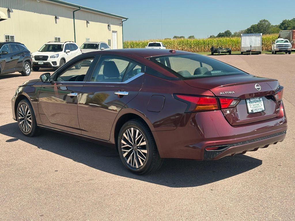 Used 2025 Nissan Altima 2.5 SV AWD/4WD image 5