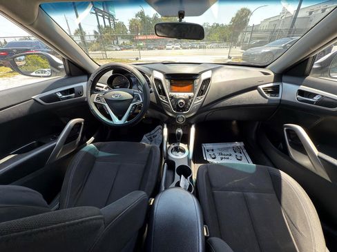 Used 2016 Hyundai Veloster image 10