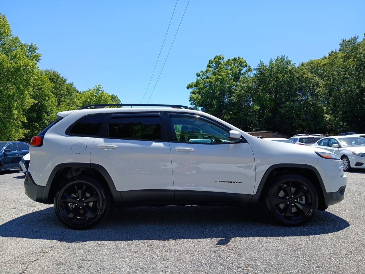 Used 2018 Jeep Cherokee Latitude w/ Altitude Package FWD image 5