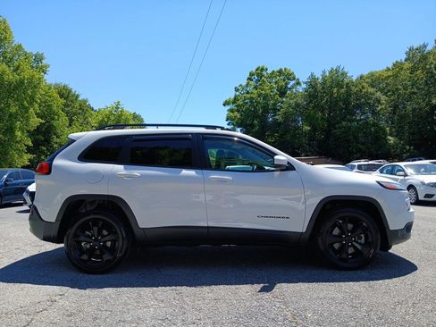 Used 2018 Jeep Cherokee Latitude w/ Altitude Package FWD image 5
