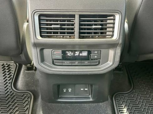 Used 2024 Volkswagen Atlas Peak Edition SEL AWD/4WD image 19