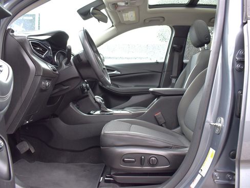 Used 2021 Buick Encore GX Select w/ Advanced Technology Package FWD image 10