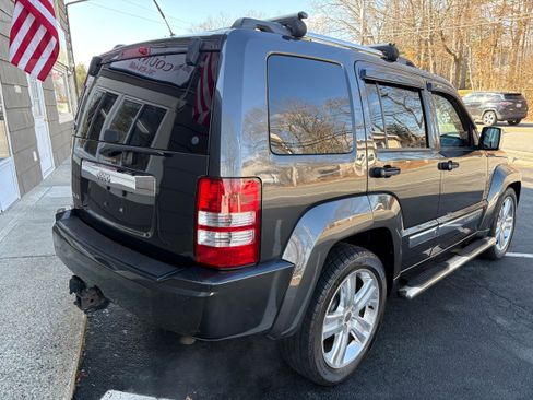 Used 2011 Jeep Liberty Sport image 8