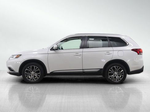Used 2017 Mitsubishi Outlander SEL image 2