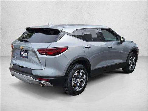 Used 2025 Chevrolet Blazer LT FWD image 5