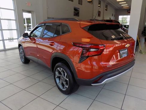 Used 2024 Chevrolet Trax LT w/ Driver Confidence Package FWD image 5