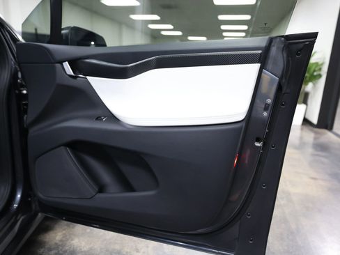 Used 2016 Tesla Model X Performance image 30