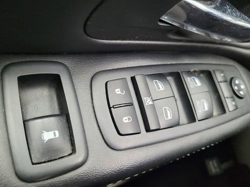 Used 2018 Dodge Grand Caravan SXT image 27