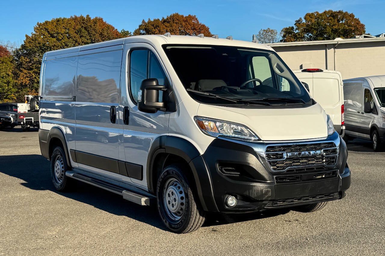 Used 2025 RAM ProMaster 2500 w/ U-Haul Equipment Group FWD image 1
