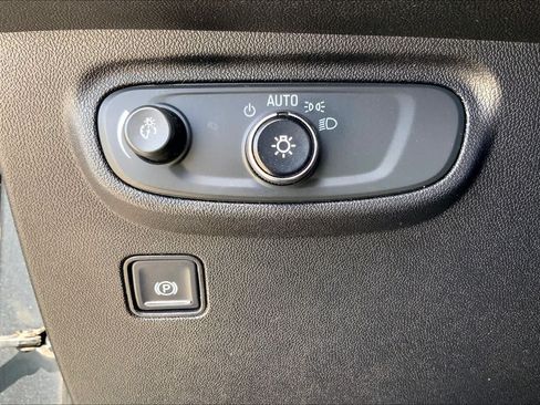 Used 2018 GMC Terrain SLE w/ Driver Convenience Package FWD image 33