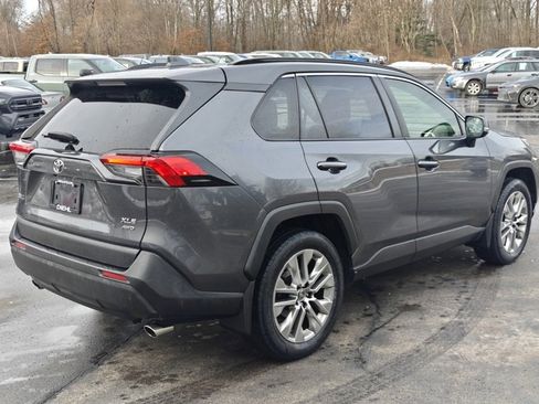 Used 2019 Toyota RAV4 XLE Premium image 6