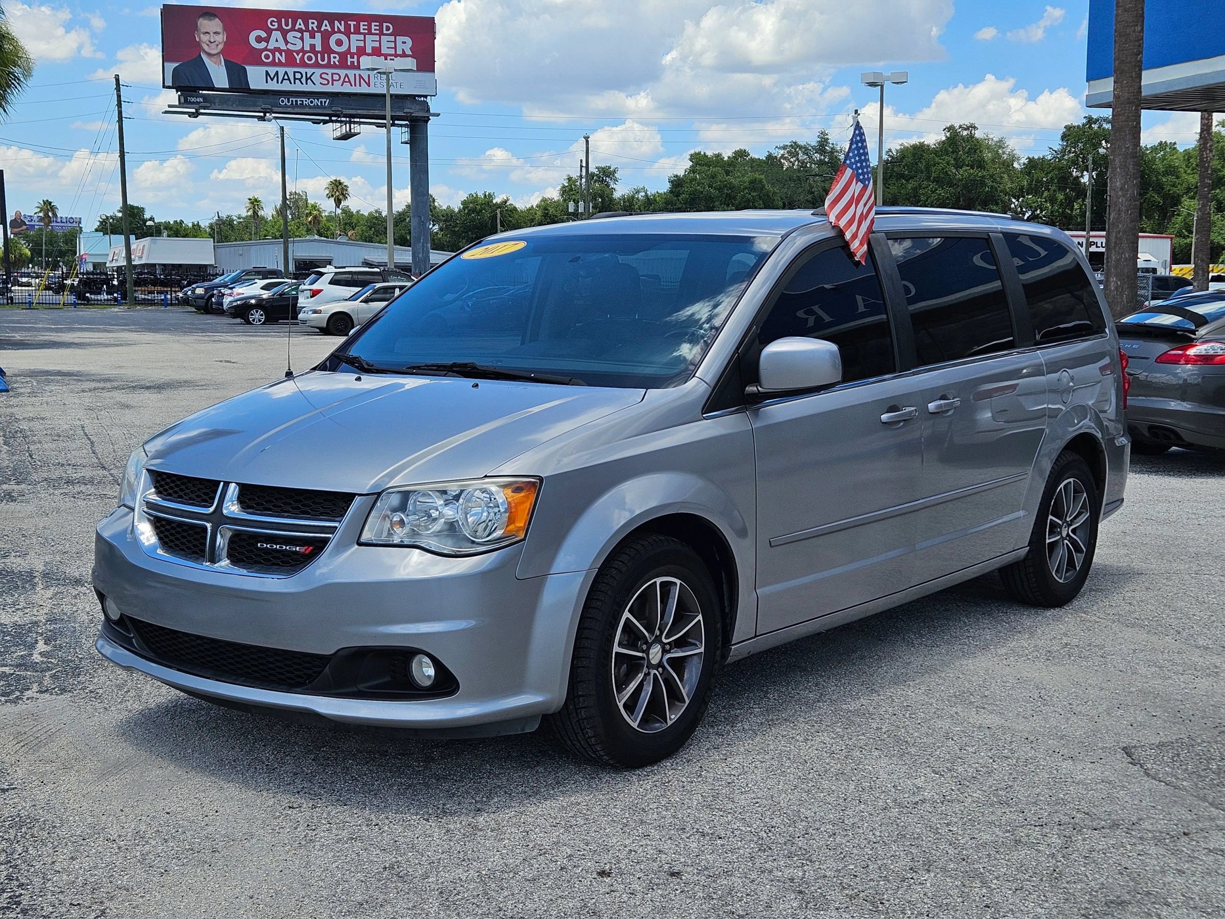 Used 2017 Dodge Grand Caravan SXT FWD image 4