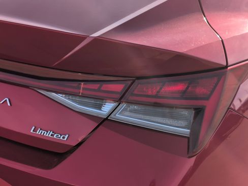 Used 2021 Hyundai Elantra Limited w/ Cargo Package image 11