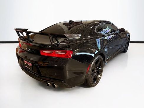 Used 2018 Chevrolet Camaro SS RWD image 6
