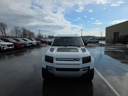 Used 2023 Land Rover Defender 130 SE image 2