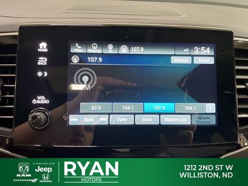 Used 2021 Honda Pilot Touring image 12