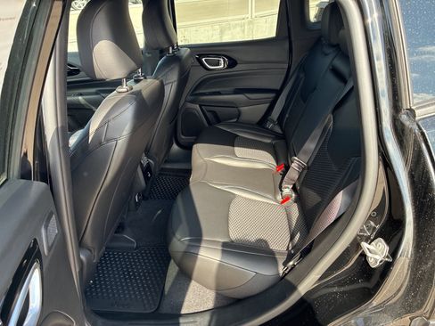 New 2026 Jeep Compass Latitude w/ Sun and Sound Group AWD/4WD image 16