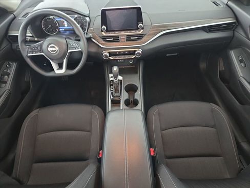 Used 2025 Nissan Altima 2.5 SV FWD image 25
