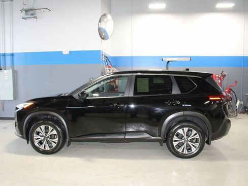 Used 2023 Nissan Rogue SV image 16