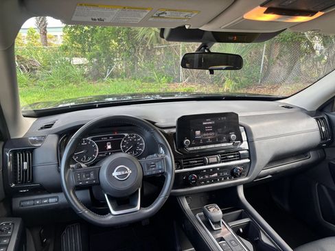 Used 2025 Nissan Pathfinder SV AWD/4WD image 36