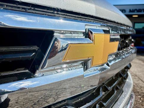 Used 2024 Chevrolet Silverado 1500 LT RWD image 9