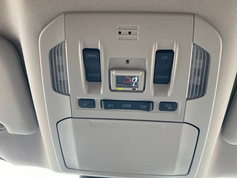 Used 2022 Toyota Highlander XLE FWD image 27
