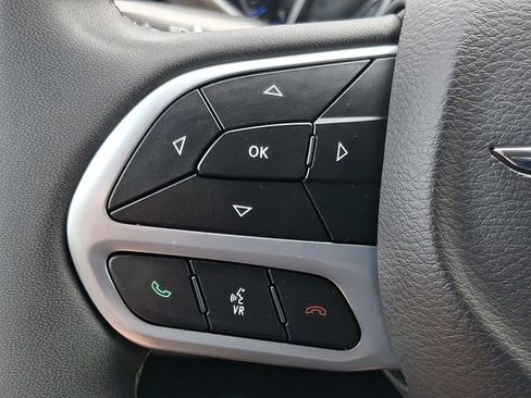 Used 2024 Chrysler Pacifica Touring-L FWD image 22