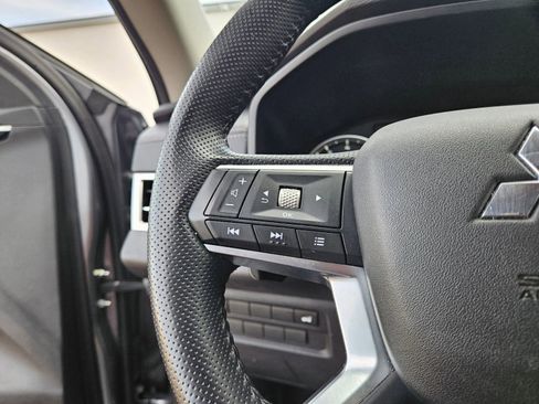 Used 2024 Mitsubishi Outlander SE image 12