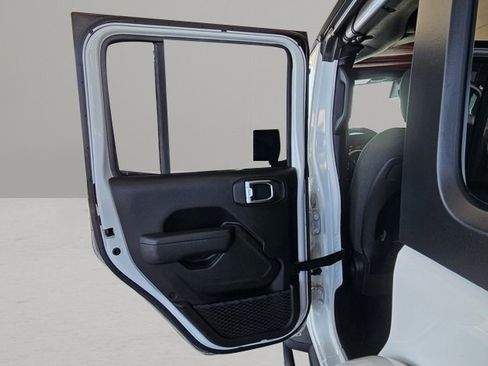 Used 2024 Jeep Wrangler Unlimited Rubicon w/ Technology Group image 16