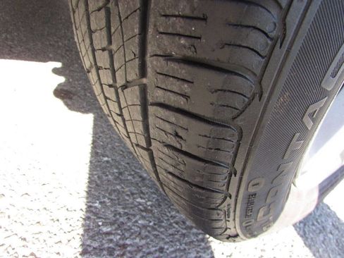 Used 2007 Kia Rondo LX w/ Convenience Pkg image 38