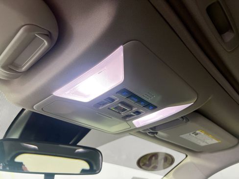 Used 2022 Toyota RAV4 XLE Premium image 22