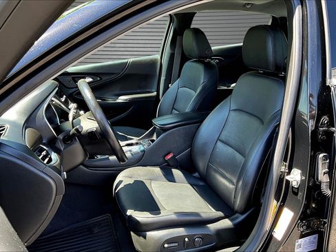 Used 2021 Chevrolet Malibu LT w/ Leather Package FWD image 13