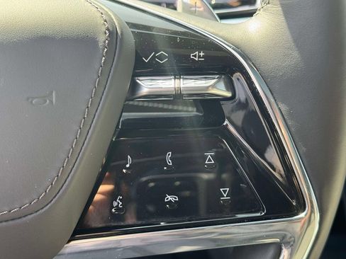 Used 2025 Cadillac Escalade Sport Platinum w/ LPO, Floor Liner Package AWD/4WD image 23