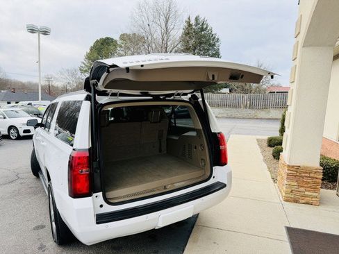 Used 2019 Chevrolet Suburban LT image 18